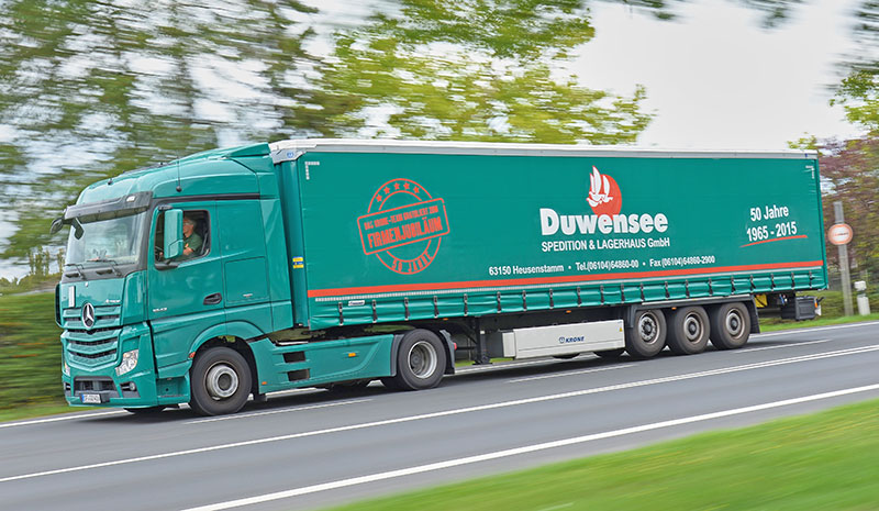 LKW transportiert Ware