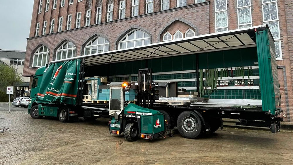 Transporte mit Mitnahmestapler bei Spedition Duwensee