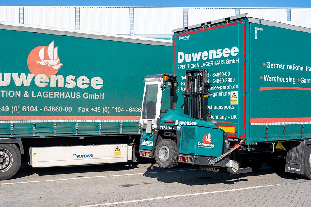 Transporte mit Mitnahmestapler bei Spedition Duwensee