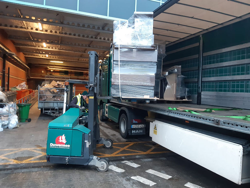 Transporte mit Mitnahmestapler bei Spedition Duwensee