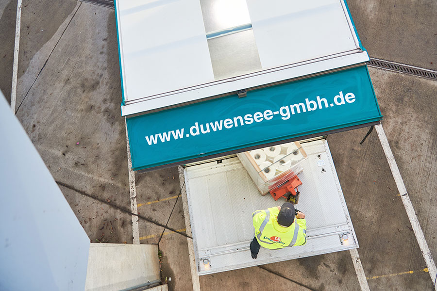 Spedition für den Nahverkehr im Rhein-Main gebiet für Stückgut-, Gefahrgut-, Sondertransport sowie Messeverkehr und Kurrierdienste - Duwensee Spedition & Lagerhaus GmbH