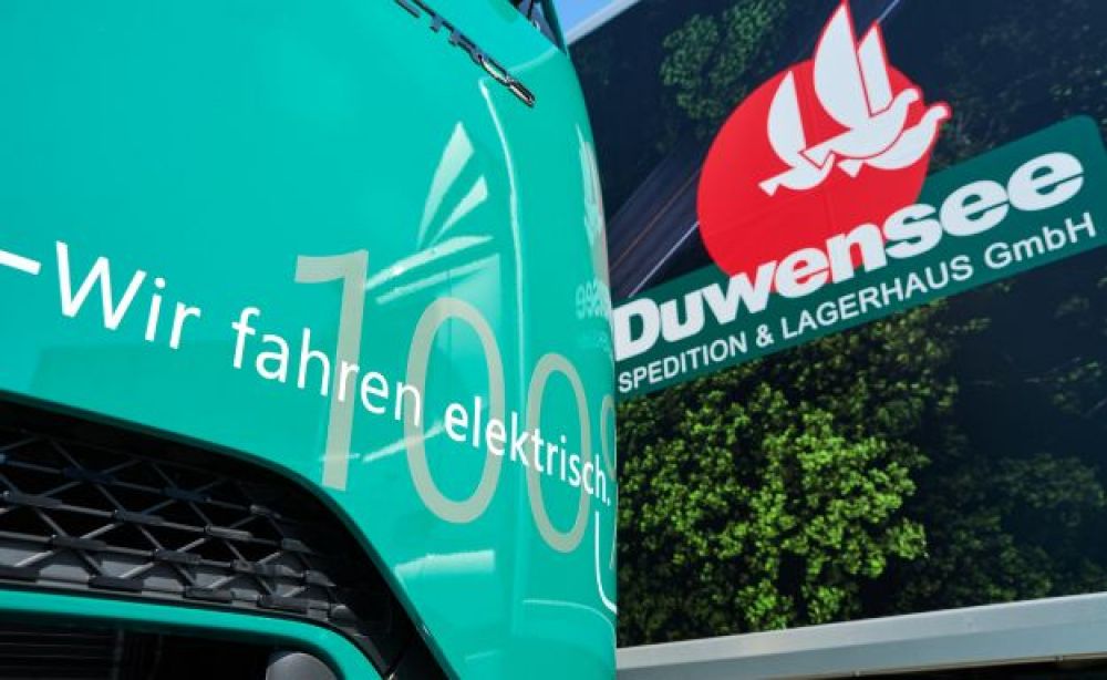 Nachhaltige Transporte mit unseren Elektro-LKW bei Spedition & Lagerhaus Duwensee 