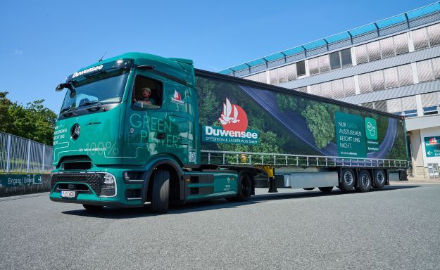 Unsere E-Fahrzeuge im Praxiseinsatz - Nachhaltige Transporte bei Spedition & Lagerhaus Duwensee 