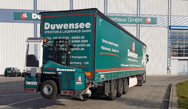 Carrier Standard Tautliner with truck-mounted forklift - Duwensee Spedition & Lagerhaus GmbH
